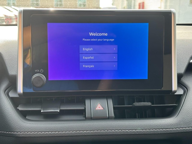 Toyota RAV4 Vehicle Full-screen Gallery Image 21