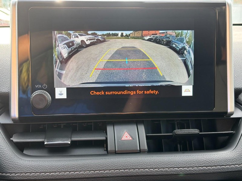 Toyota RAV4 Vehicle Full-screen Gallery Image 22