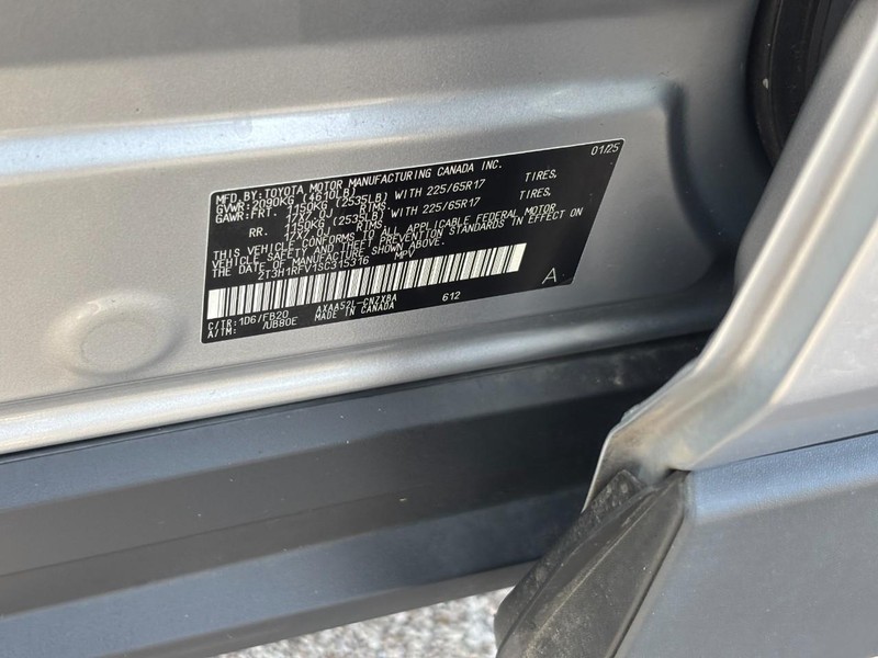 Toyota RAV4 Vehicle Full-screen Gallery Image 24