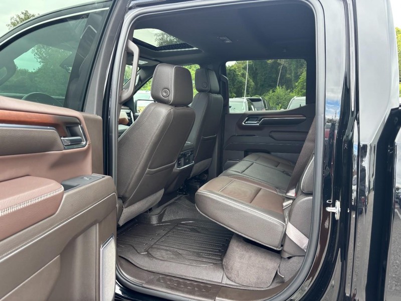GMC Sierra 1500 Vehicle Full-screen Gallery Image 12