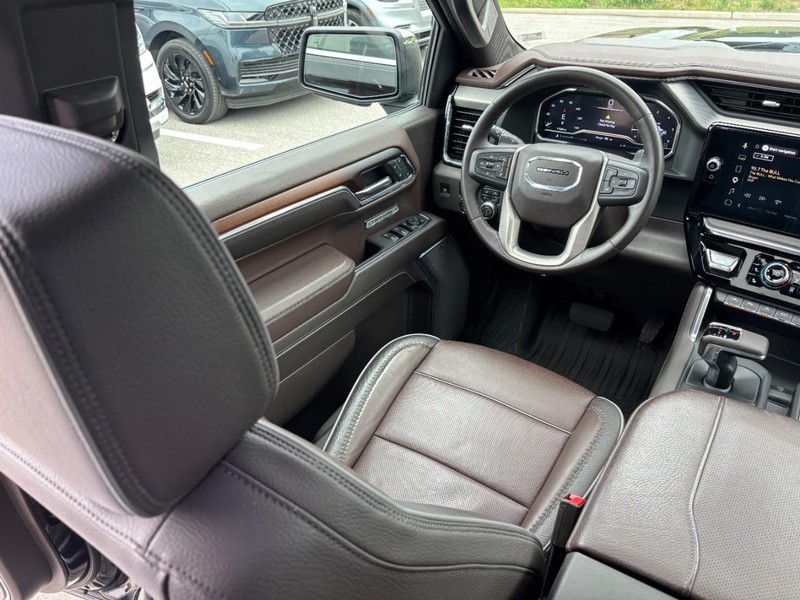 GMC Sierra 1500 Vehicle Full-screen Gallery Image 13