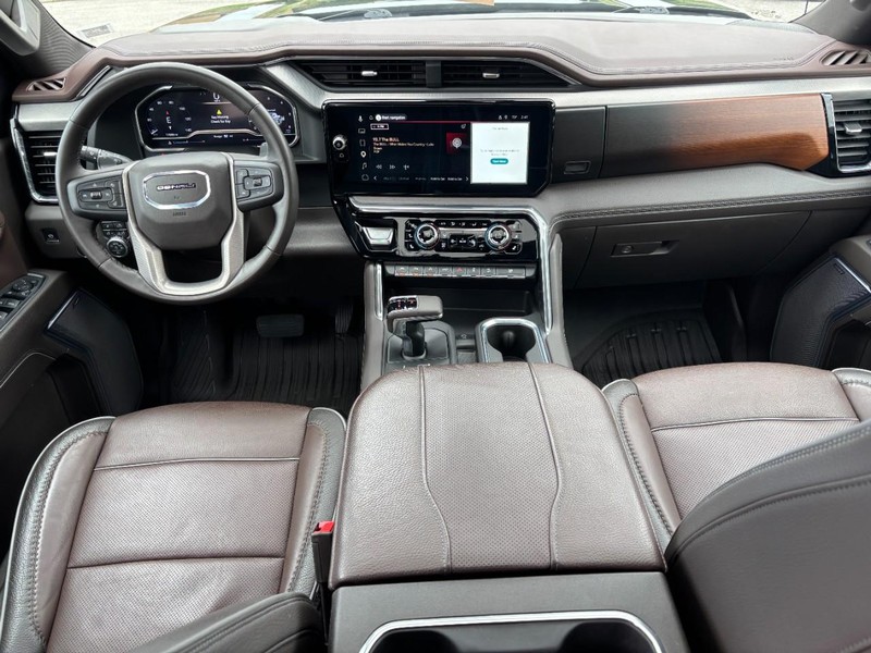 GMC Sierra 1500 Vehicle Full-screen Gallery Image 14