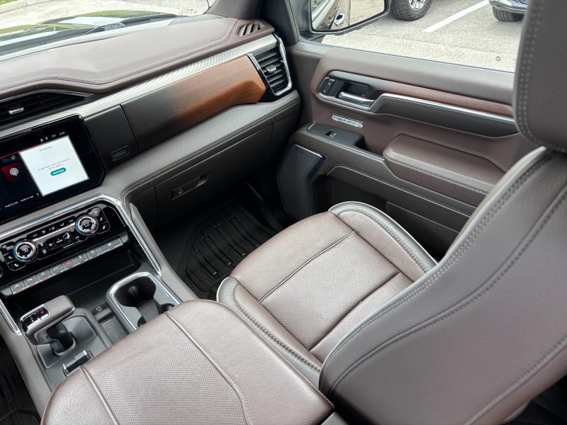 GMC Sierra 1500 Vehicle Full-screen Gallery Image 15