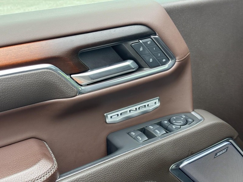 GMC Sierra 1500 Vehicle Full-screen Gallery Image 17