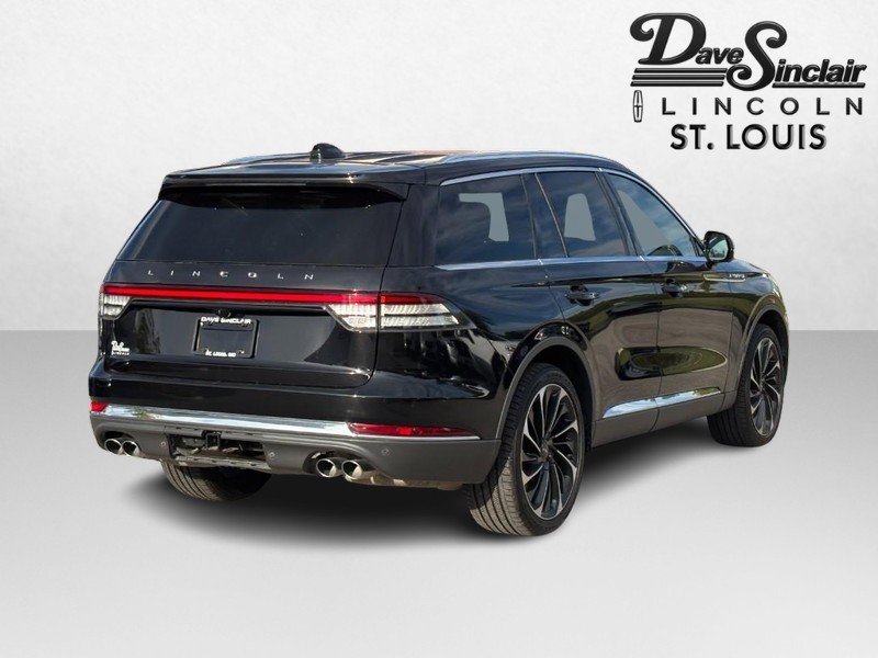 Lincoln Aviator Vehicle Full-screen Gallery Image 03
