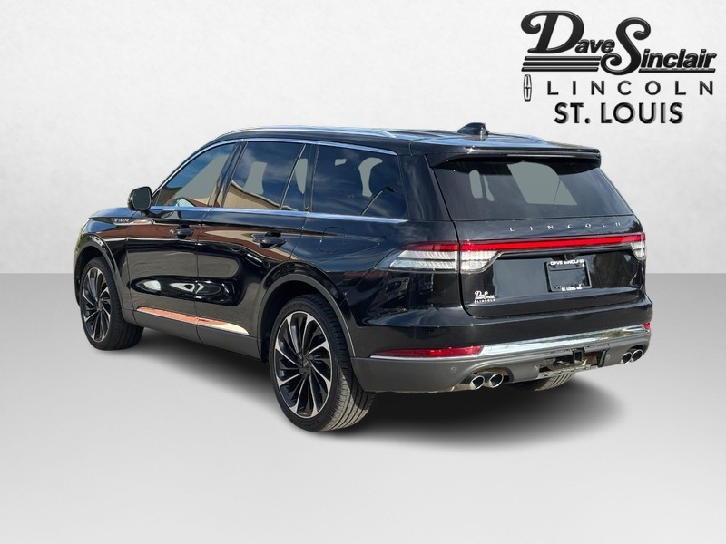 Lincoln Aviator Vehicle Full-screen Gallery Image 05