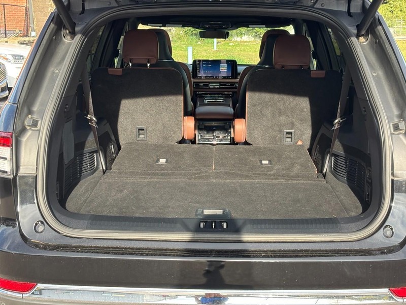 Lincoln Aviator Vehicle Full-screen Gallery Image 10