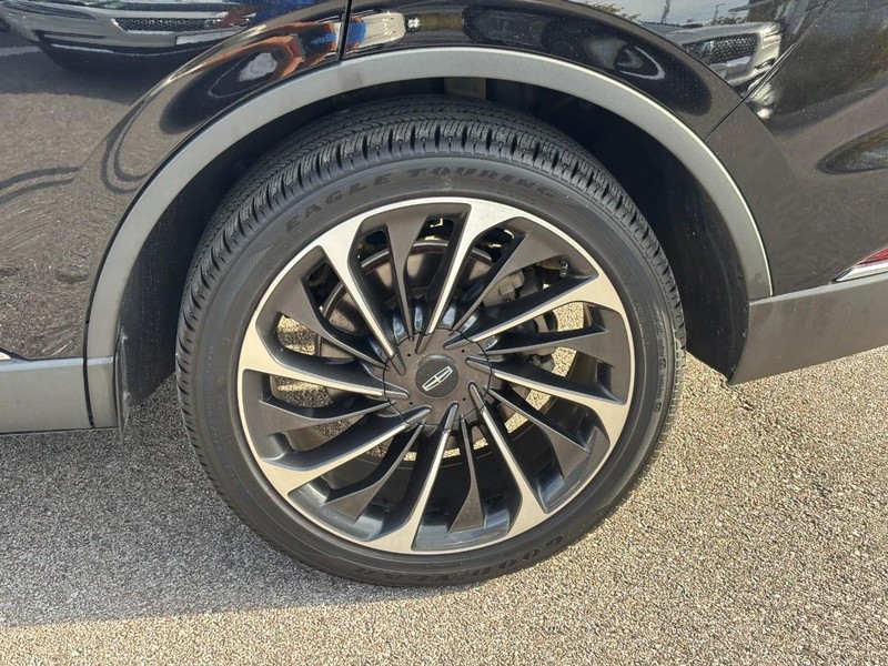 Lincoln Aviator Vehicle Full-screen Gallery Image 11