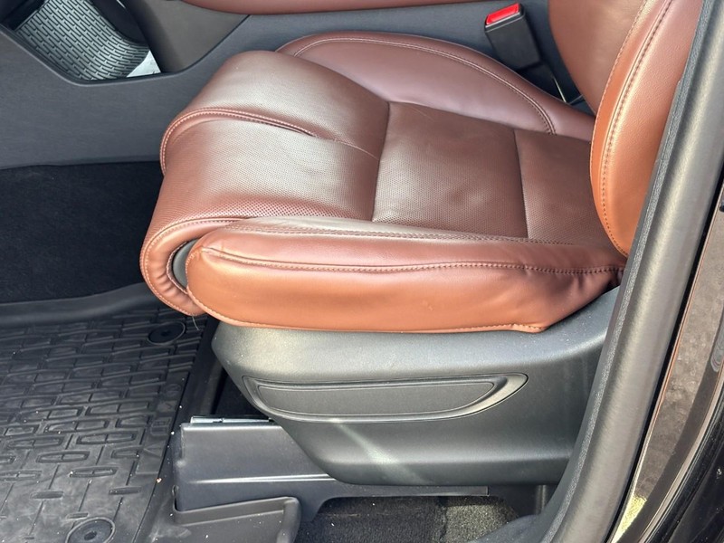 Lincoln Aviator Vehicle Full-screen Gallery Image 17