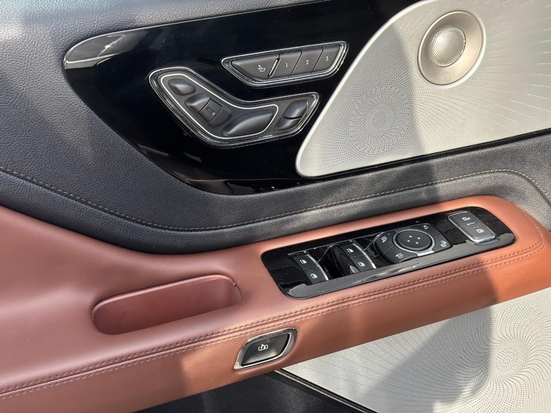 Lincoln Aviator Vehicle Full-screen Gallery Image 18