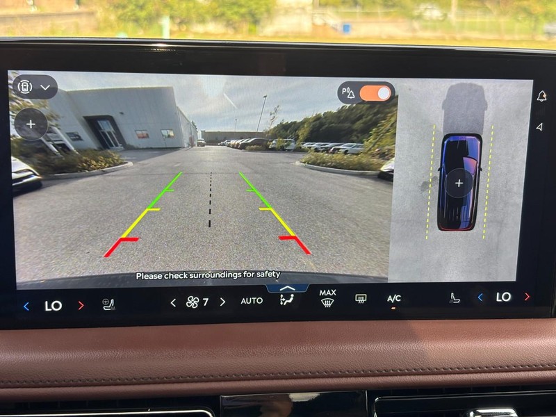 Lincoln Aviator Vehicle Full-screen Gallery Image 24
