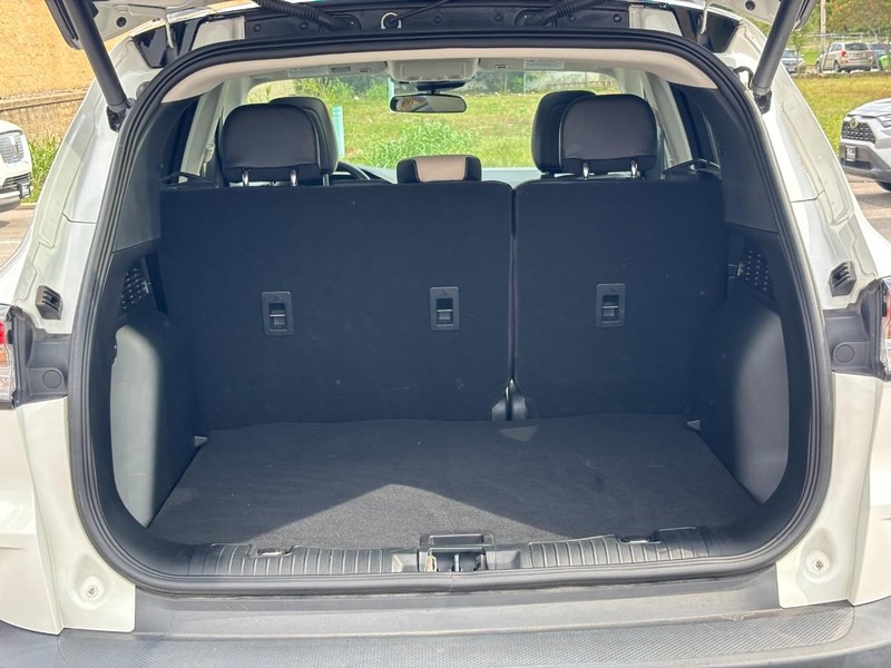 Ford Escape Vehicle Full-screen Gallery Image 10