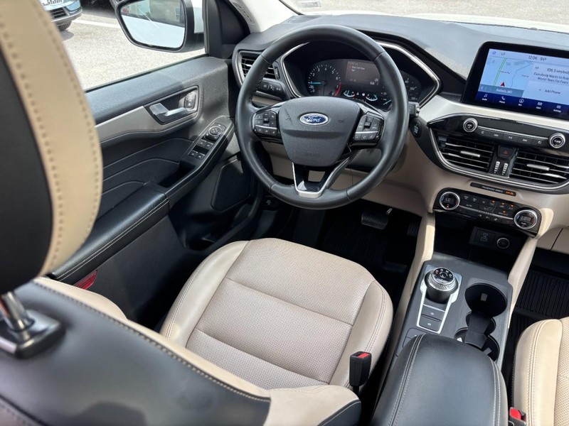 Ford Escape Vehicle Full-screen Gallery Image 13