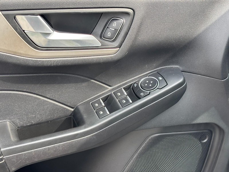 Ford Escape Vehicle Full-screen Gallery Image 17