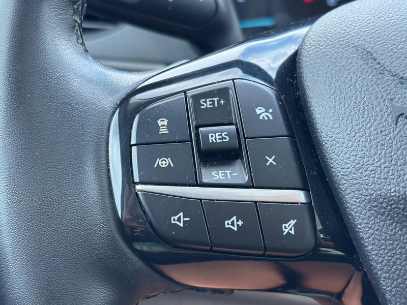 Ford Escape Vehicle Full-screen Gallery Image 18