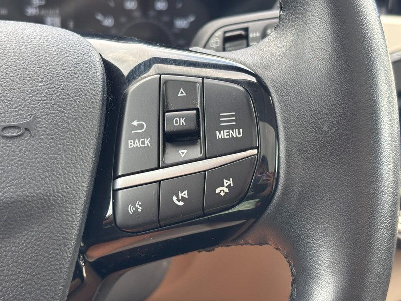 Ford Escape Vehicle Full-screen Gallery Image 19