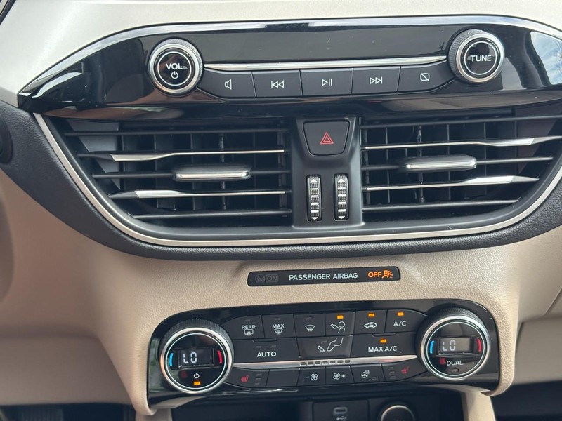 Ford Escape Vehicle Full-screen Gallery Image 24