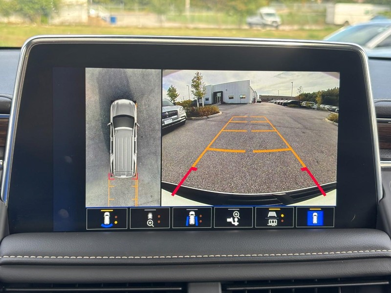 Chevrolet Tahoe Vehicle Full-screen Gallery Image 22