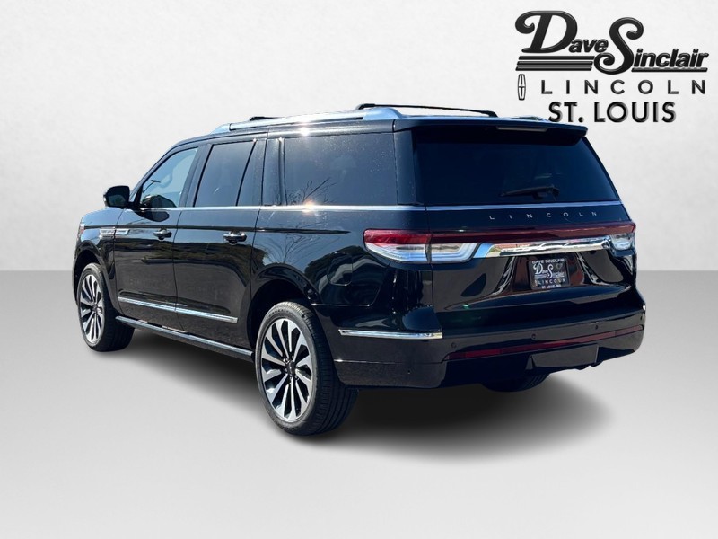Lincoln Navigator L Vehicle Full-screen Gallery Image 05