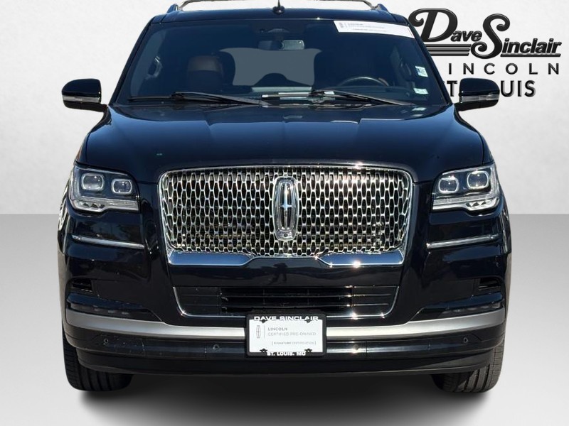 Lincoln Navigator L Vehicle Full-screen Gallery Image 07