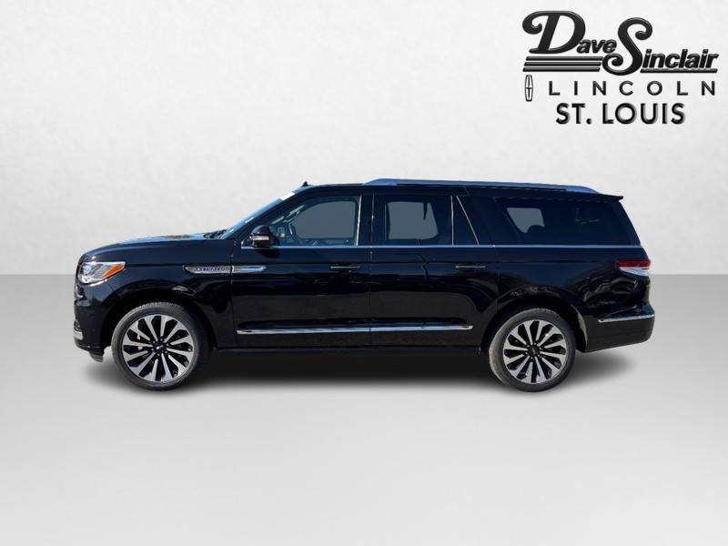 Lincoln Navigator L Vehicle Full-screen Gallery Image 09