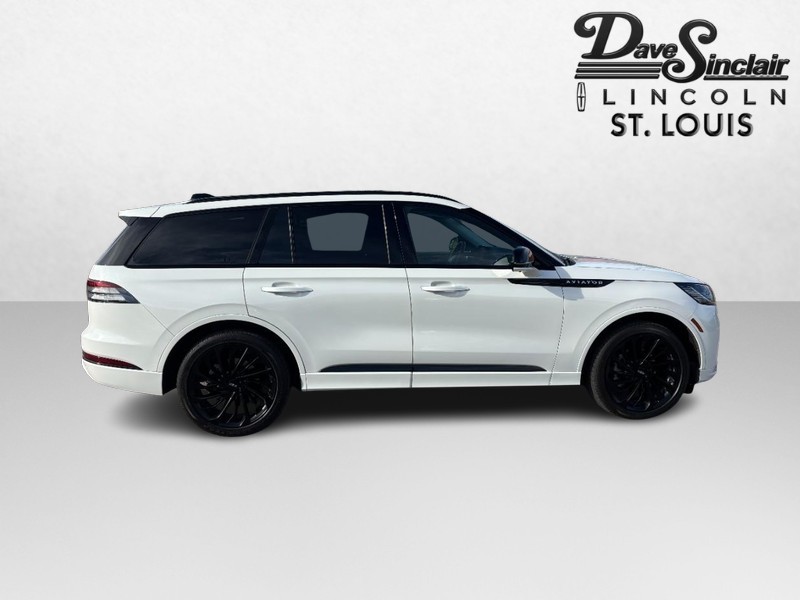 Lincoln Aviator Vehicle Full-screen Gallery Image 02