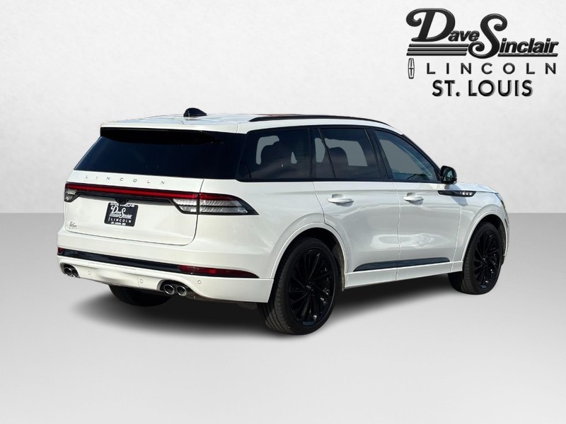 Lincoln Aviator Vehicle Full-screen Gallery Image 03