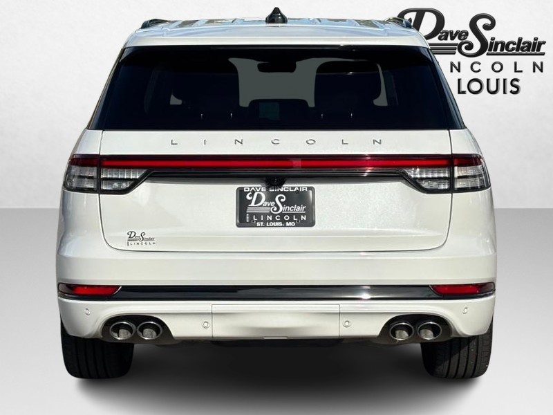 Lincoln Aviator Vehicle Full-screen Gallery Image 04