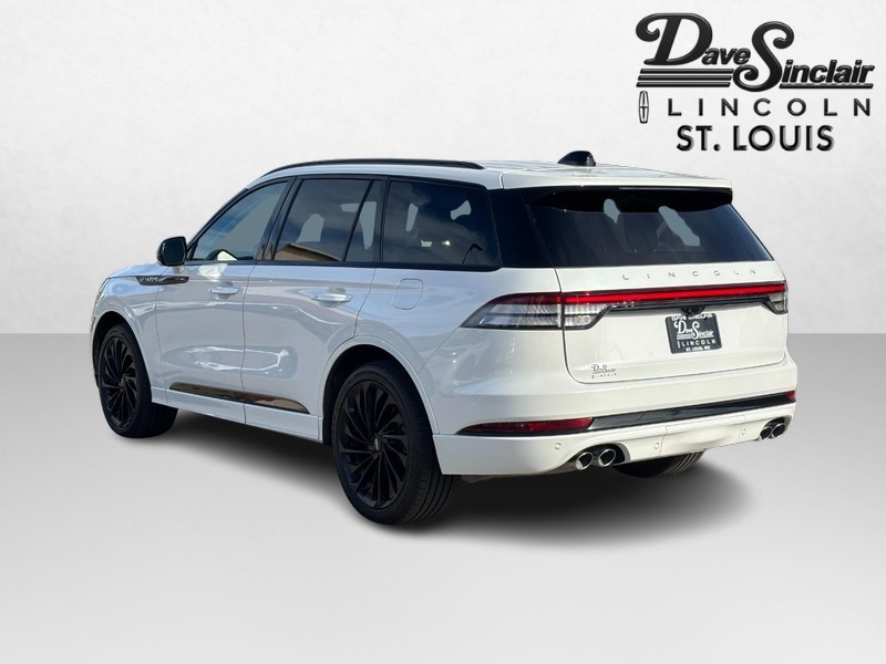 Lincoln Aviator Vehicle Full-screen Gallery Image 05
