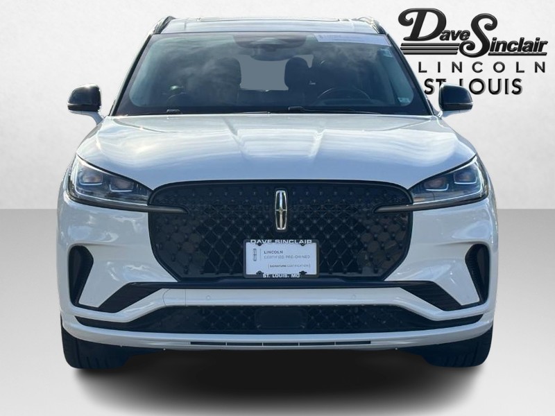 Lincoln Aviator Vehicle Full-screen Gallery Image 09