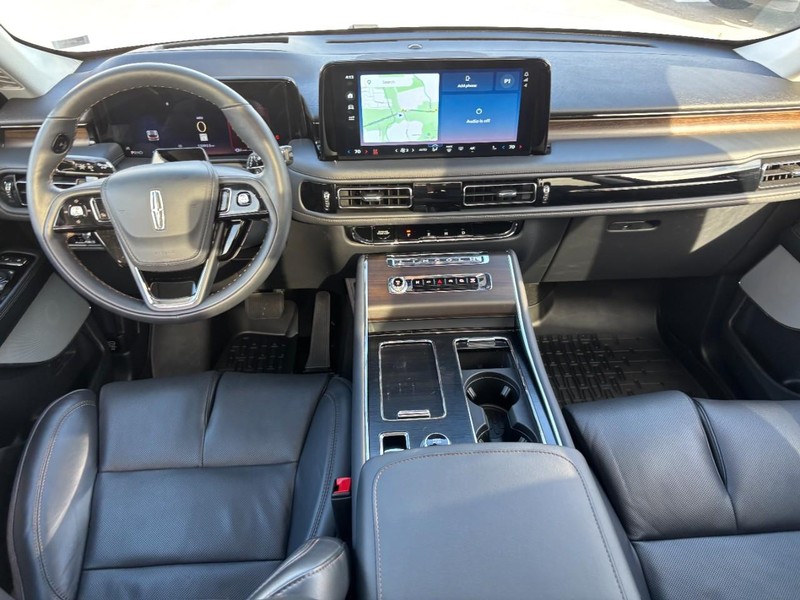 Lincoln Aviator Vehicle Full-screen Gallery Image 15