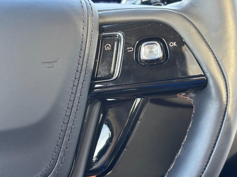 Lincoln Aviator Vehicle Full-screen Gallery Image 20