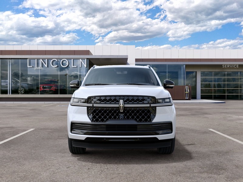 Lincoln Navigator Vehicle Full-screen Gallery Image 03