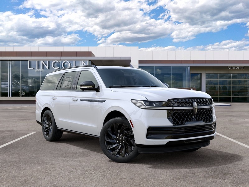 Lincoln Navigator Vehicle Full-screen Gallery Image 04