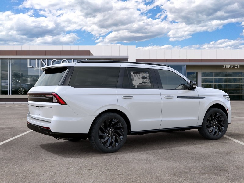 Lincoln Navigator Vehicle Full-screen Gallery Image 06