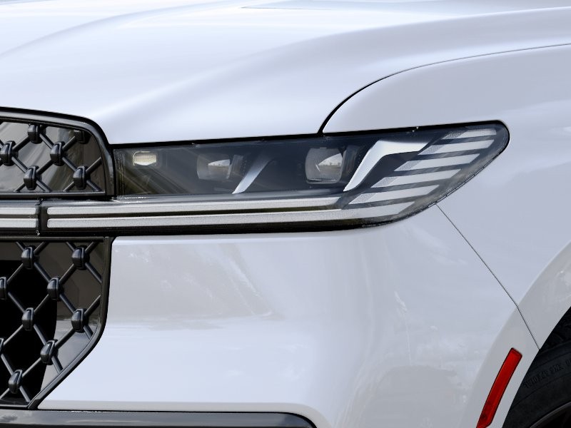 Lincoln Navigator Vehicle Full-screen Gallery Image 19