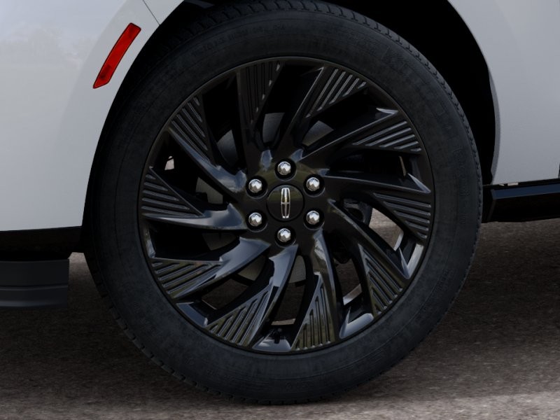 Lincoln Navigator Vehicle Full-screen Gallery Image 20