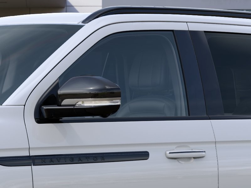 Lincoln Navigator Vehicle Full-screen Gallery Image 21