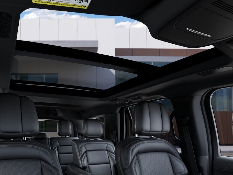 Lincoln Navigator Vehicle Full-screen Gallery Image 23