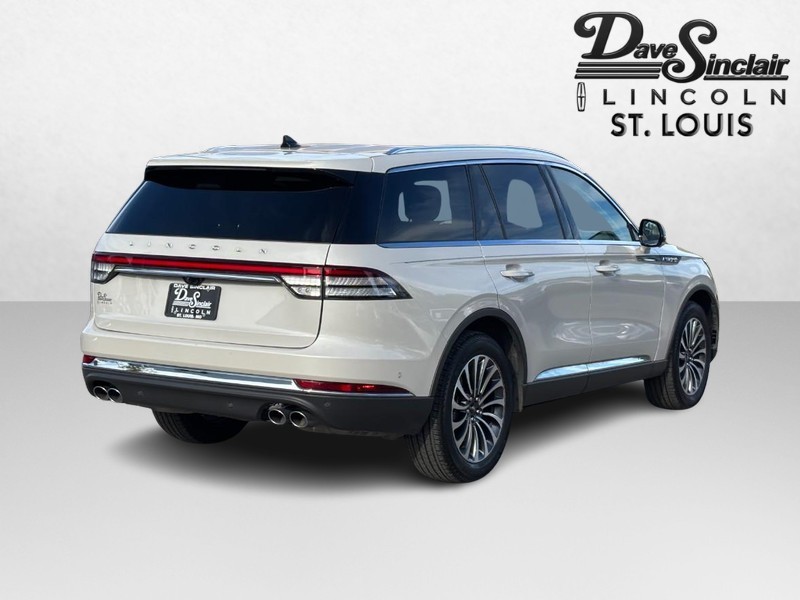 Lincoln Aviator Vehicle Full-screen Gallery Image 03