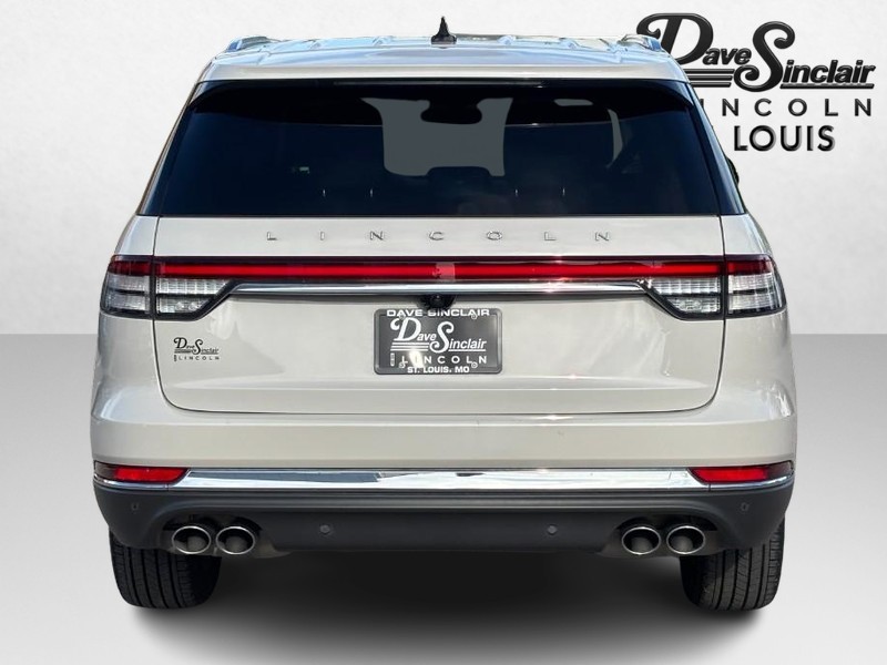 Lincoln Aviator Vehicle Full-screen Gallery Image 04