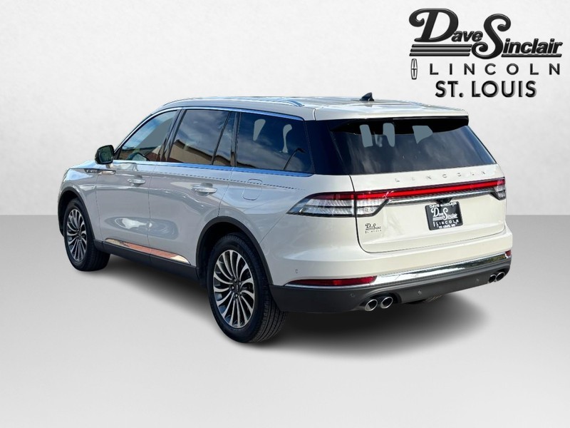 Lincoln Aviator Vehicle Full-screen Gallery Image 05
