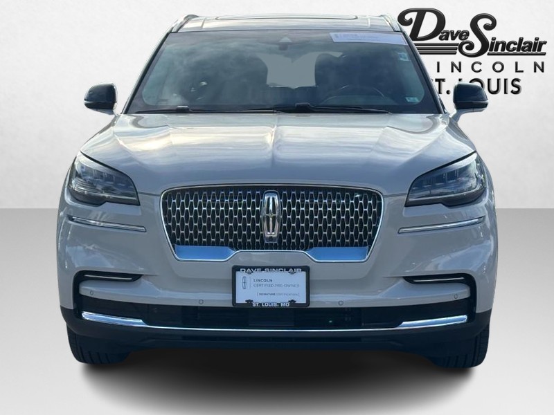 Lincoln Aviator Vehicle Full-screen Gallery Image 09