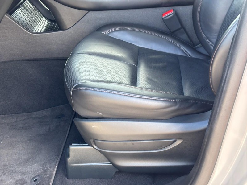 Lincoln Aviator Vehicle Full-screen Gallery Image 17