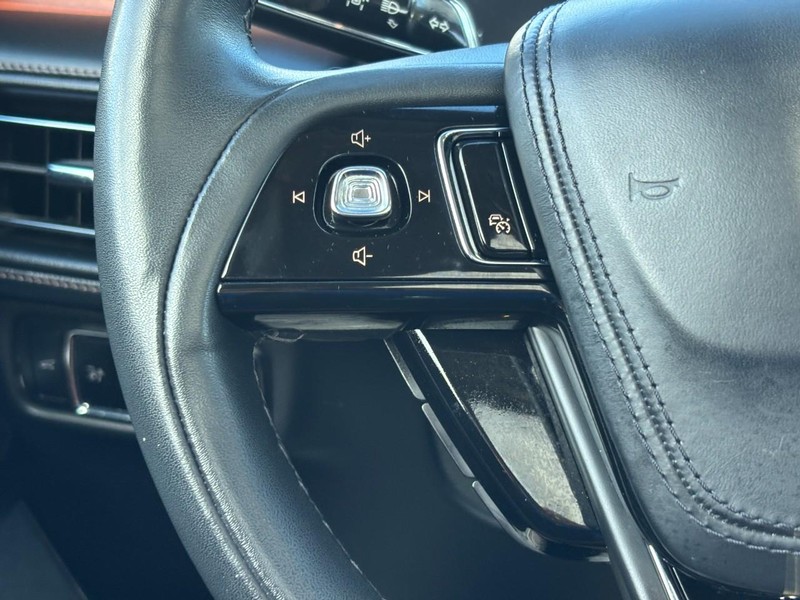 Lincoln Aviator Vehicle Full-screen Gallery Image 19