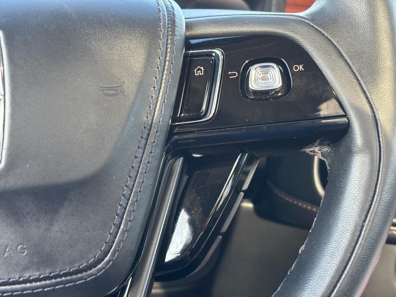 Lincoln Aviator Vehicle Full-screen Gallery Image 20
