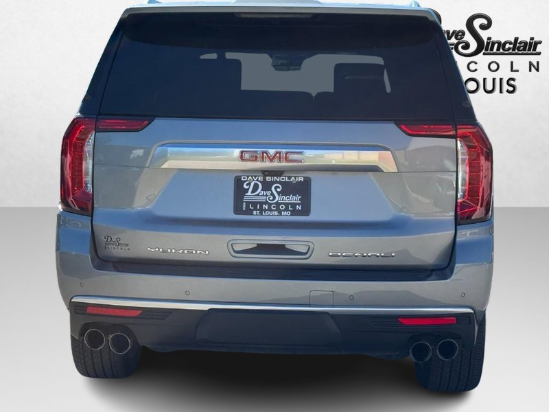 GMC Yukon XL Vehicle Full-screen Gallery Image 04