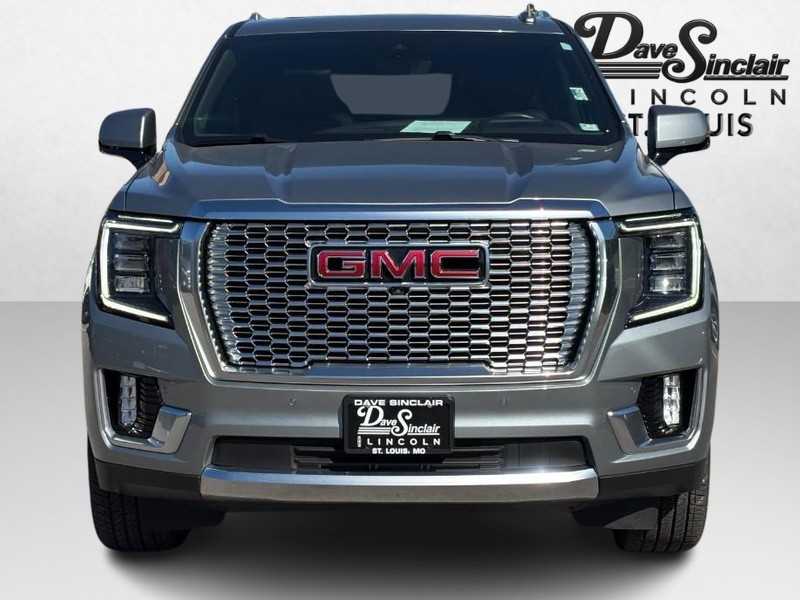 GMC Yukon XL Vehicle Full-screen Gallery Image 09