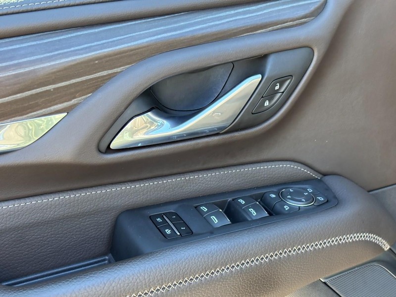 GMC Yukon XL Vehicle Full-screen Gallery Image 19