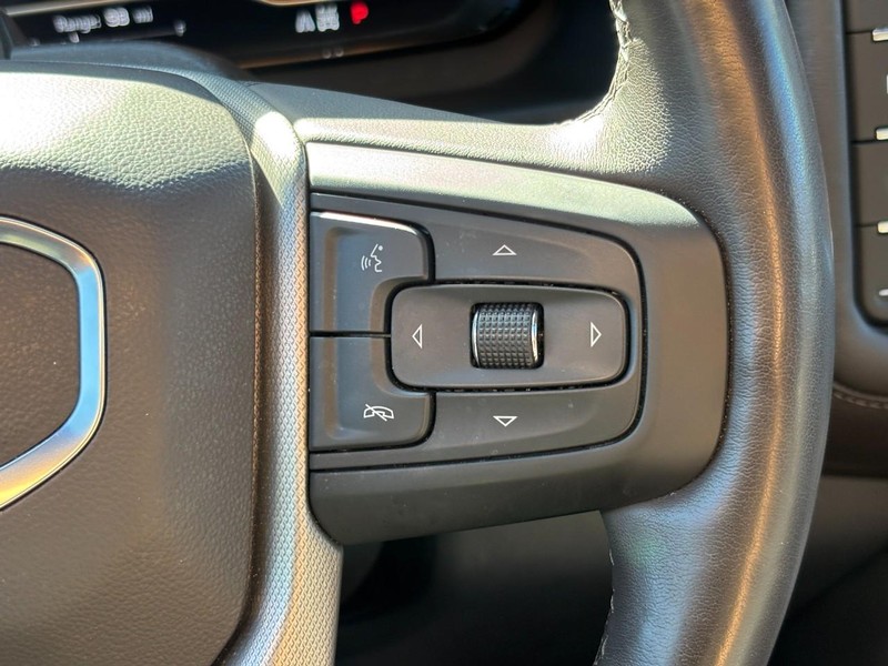 GMC Yukon XL Vehicle Full-screen Gallery Image 21